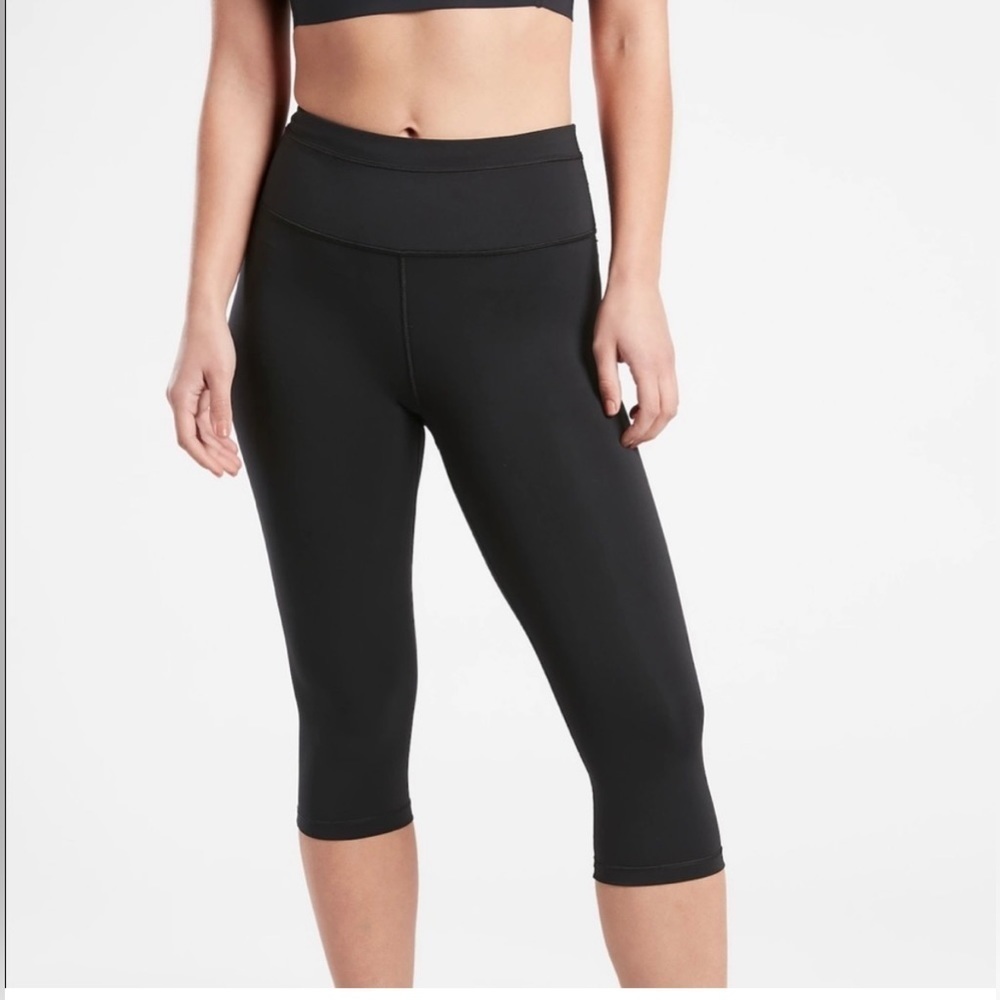 Athleta Accelerate Crop Pant‎ Women's Black Zip-Back Pocket Legging Size XS